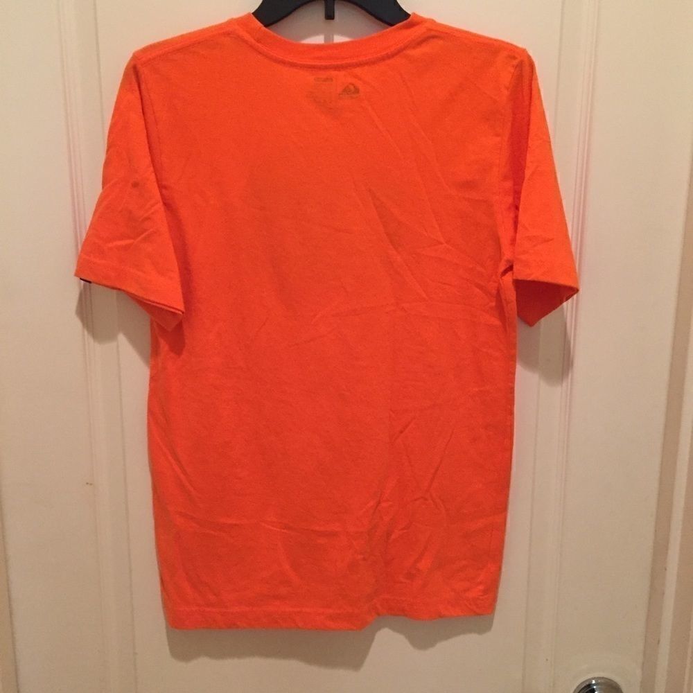 Quicksilver Tee 💕 3/$10 - Picture 5 of 5
